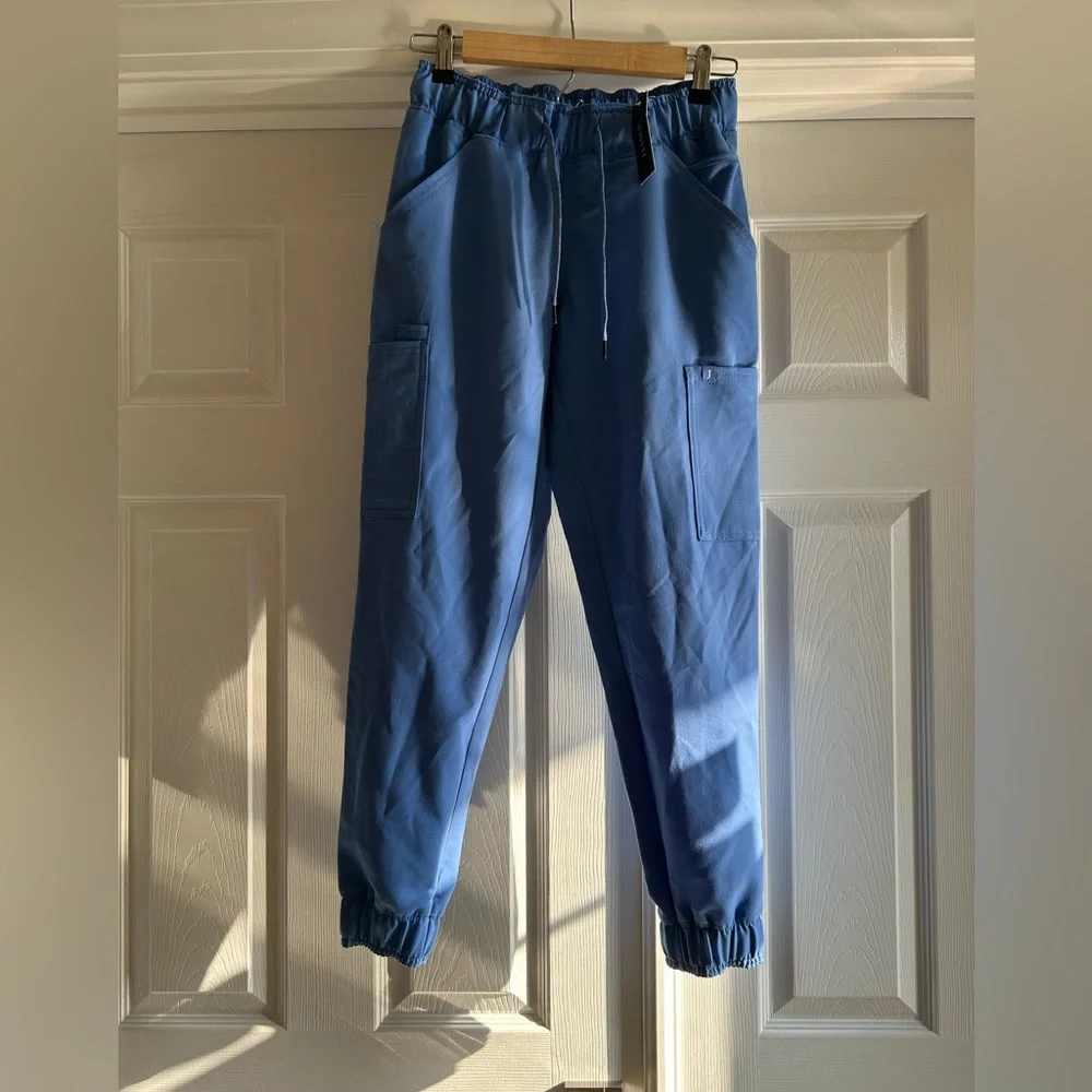 Jaanuu women’s Jogger scrubs